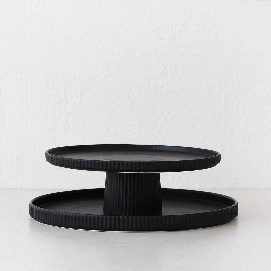 CERAMIC RIBBED BUNDLE X2 | FOOTED STAND + ROUND PLATTER | MATTE BLACK