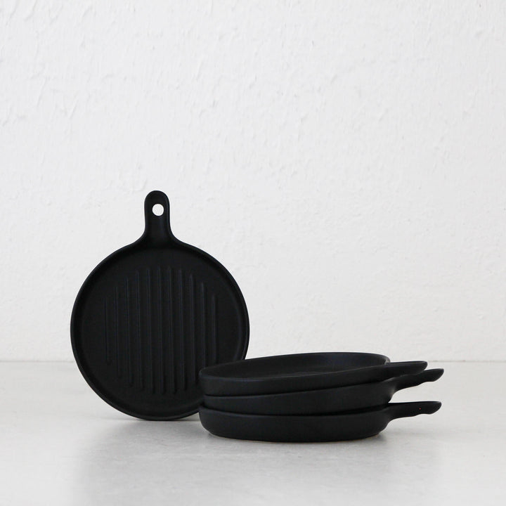 CERAMIC ROUND RIBBED SERVING PLATE | BUNDLE X 4 | BLACK