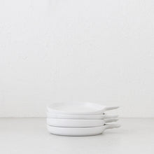 CERAMIC ROUND RIBBED SERVING PLATE | WHITE