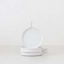 CERAMIC ROUND RIBBED SERVING PLATE | WHITE