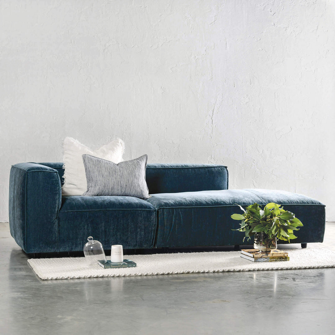 COBURG CHAISE LOUNGE CHAIR | CHICORY BLUE