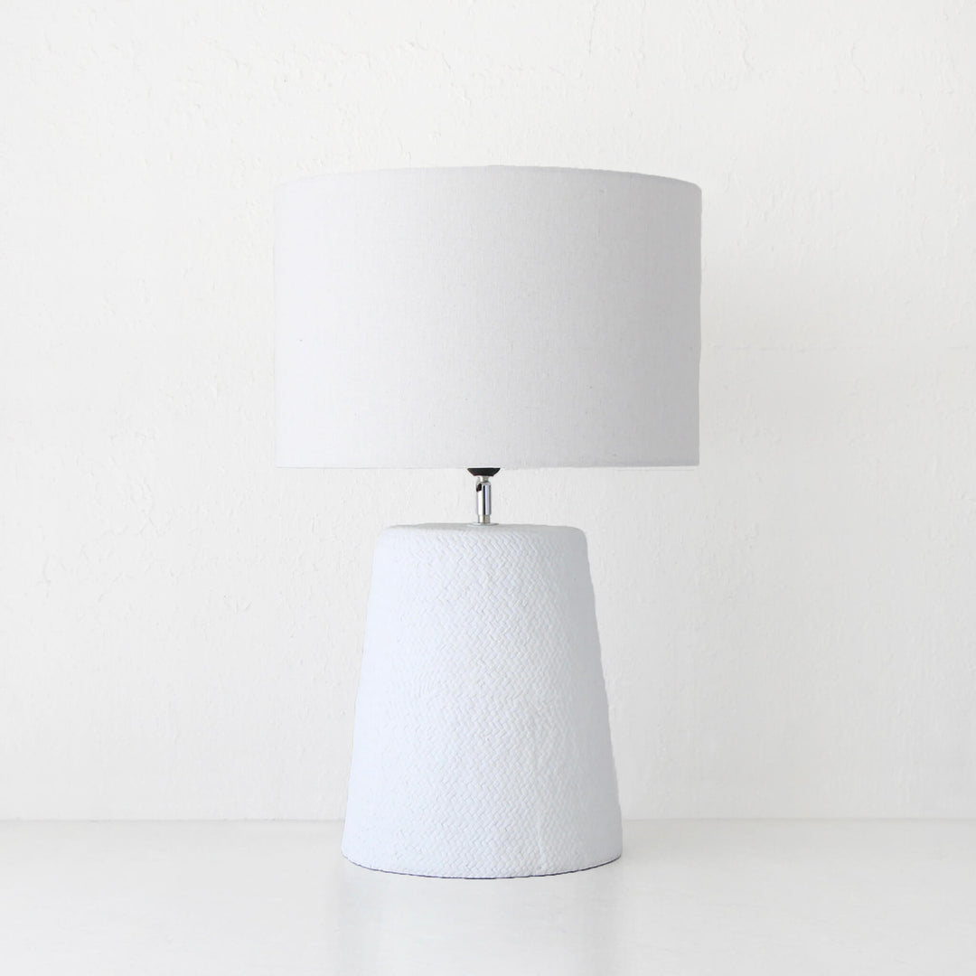 CONCRETE TABLE LAMP | 76CM | WHITE CHALK