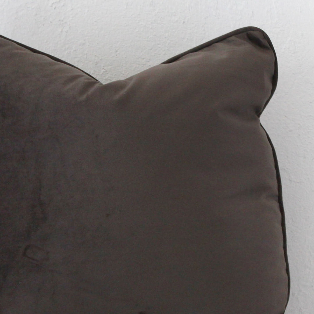 CARSON CUSHION  | 40X60 | ANGORA FAWN VELVET | CLOSEUP