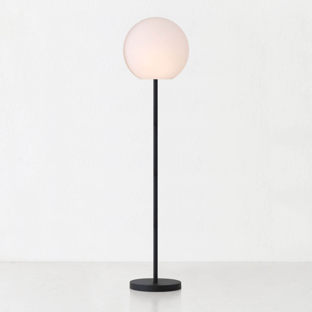 LBD EXCLUSIVE  |  DINESH OUTDOOR LED FLOOR LAMP  |  WHITE + BLACK