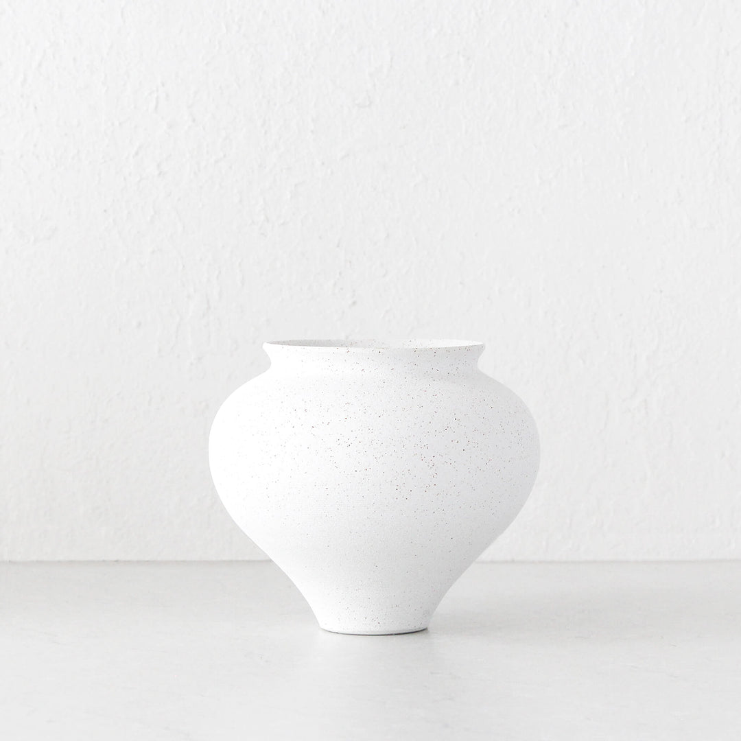 FAIRFAX SPECKLED CERAMIC VASE  |  17CM  |  WHITE + SAND CERAMIC