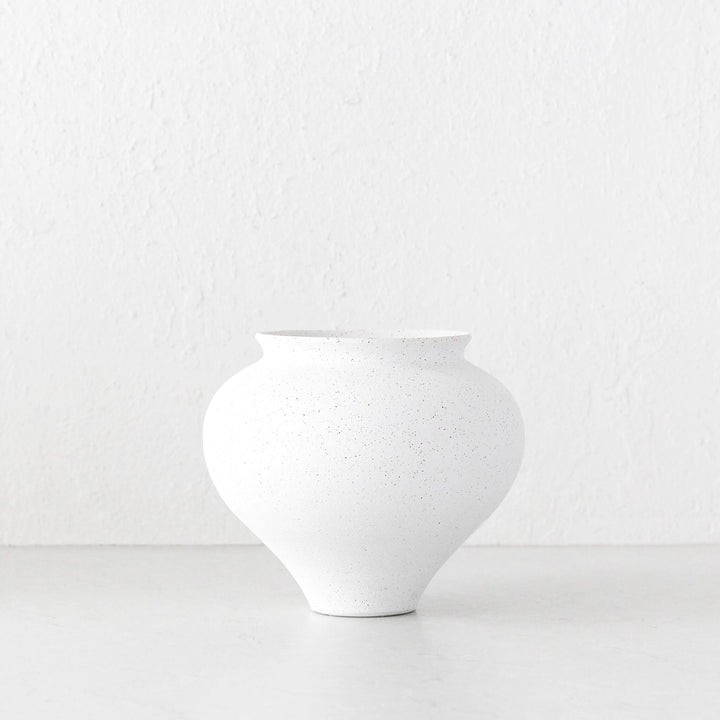 FAIRFAX SPECKLED CERAMIC VASE  |  17CM  |  WHITE + SAND CERAMIC