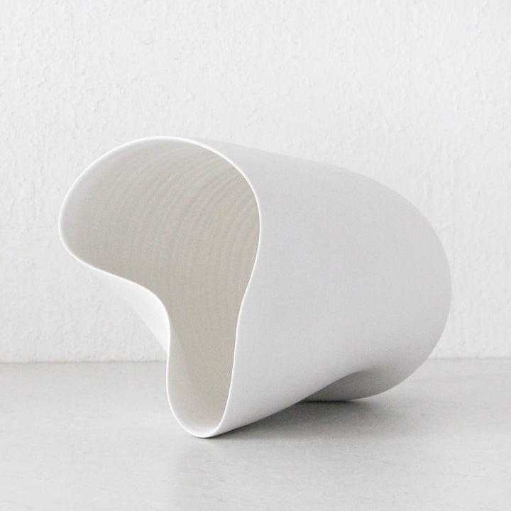 FLYNN CERAMIC VASE  | MEDIUM | WHITE CERAMIC