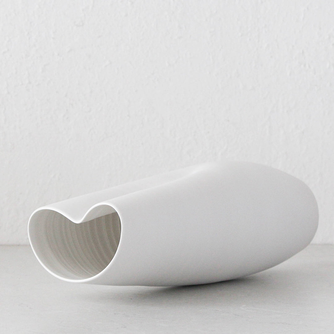 FLYNN CERAMIC VASE  |  WHITE  |  LARGE