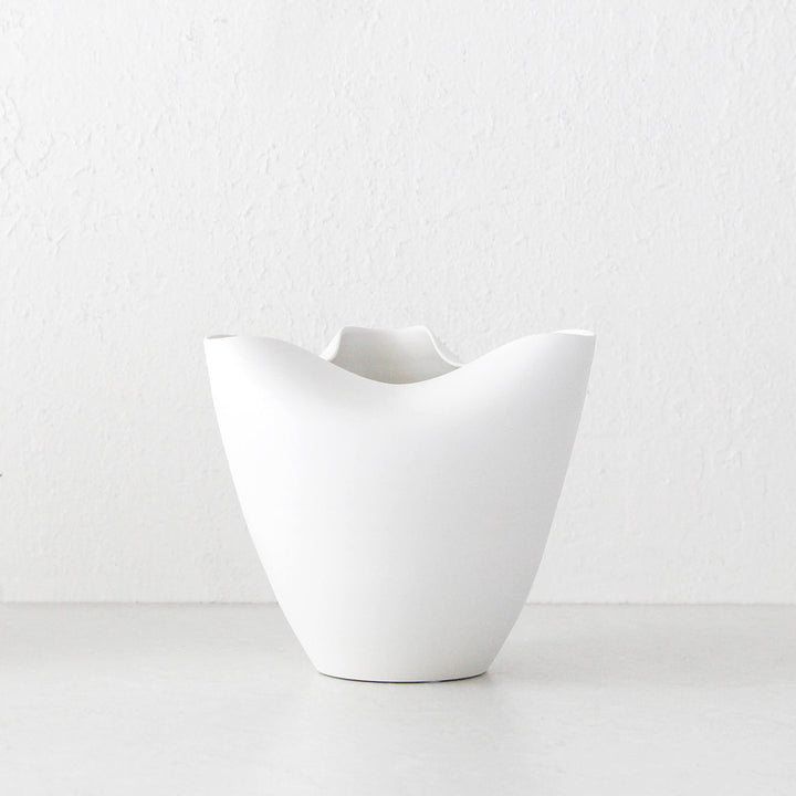 FLYNN CERAMIC VASE | WHITE CERAMIC | SMALL