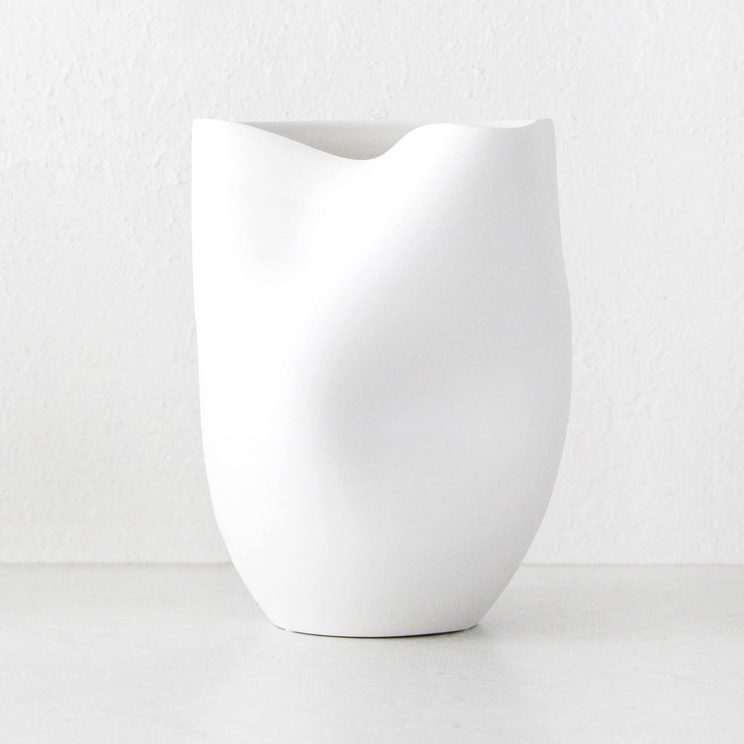 FLYNN CERAMIC VASE  |  WHITE  |  MEDIUM