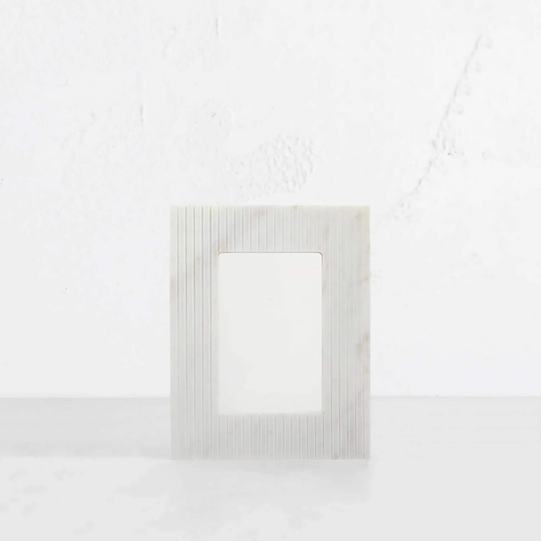 FONTE MARBLE PHOTO FRAME  |  4x6  |  WHITE + GREY MARBLE