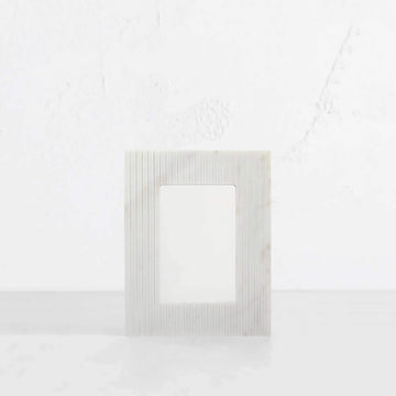 FONTE MARBLE PHOTO FRAME  |  4x6  |  WHITE + GREY MARBLE