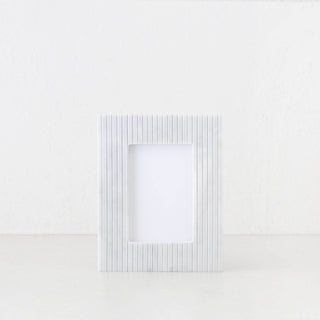 FONTE MARBLE PHOTO FRAME  |  4x6  |  WHITE + GREY MARBLE