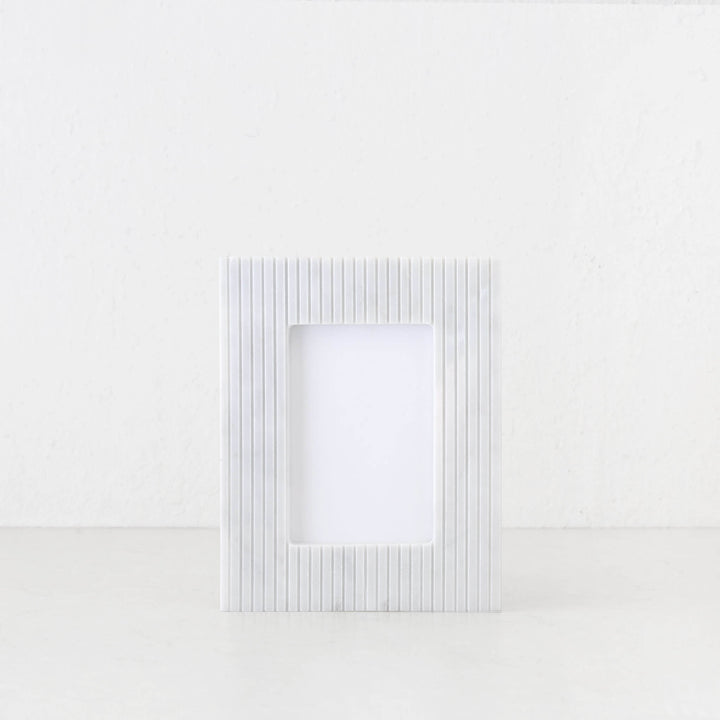 FONTE MARBLE PHOTO FRAME  |  4x6  |  WHITE + GREY MARBLE