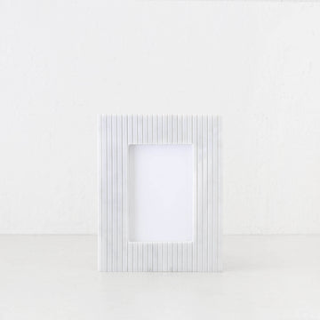 FONTE MARBLE PHOTO FRAME  |  4x6  |  WHITE + GREY MARBLE