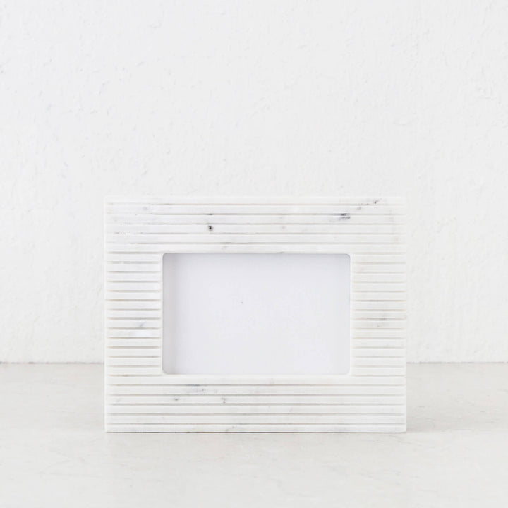 FONTE MARBLE PHOTO FRAME  |  4x6  |  WHITE + GREY MARBLE