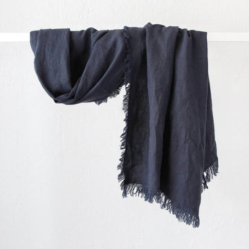 LBD EXCLUSIVE | FRENCH LINEN THROW | 180X140CM | NAVY HALE