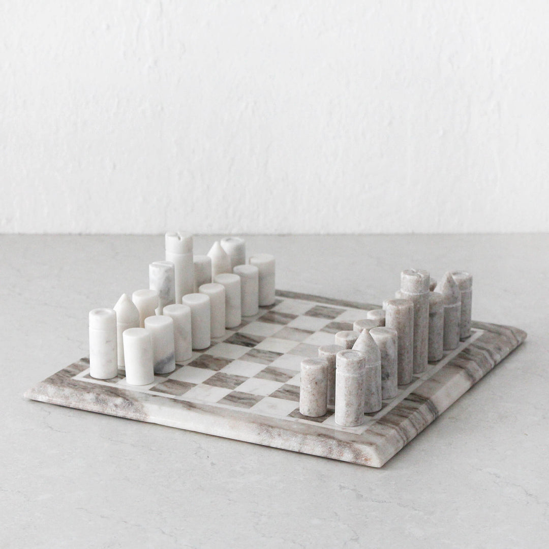 GAMBIT MARBLE CHESS SET  |  WHITE + BEIGE MARBLE