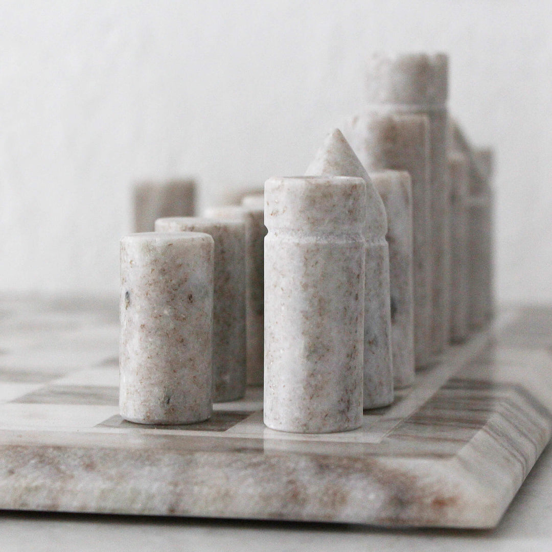 GAMBIT MARBLE CHESS SET  |  WHITE + BEIGE MARBLE