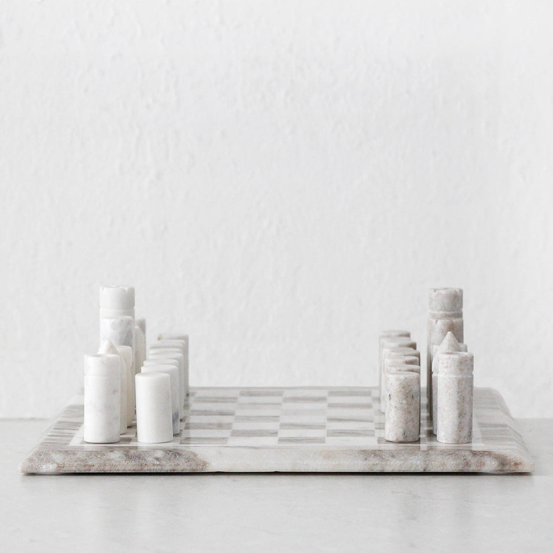 GAMBIT MARBLE CHESS SET  |  BEIGE + WHITE MARBLE