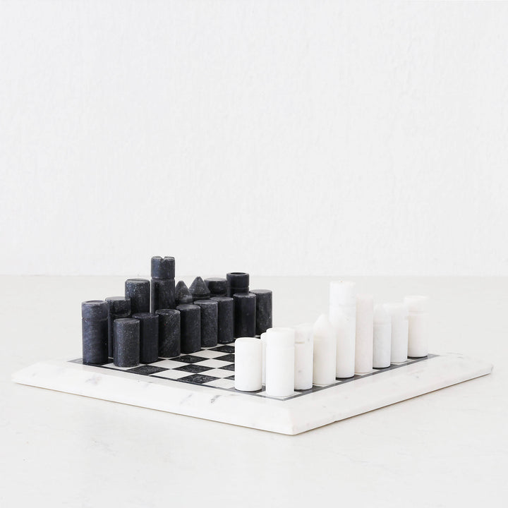 GAMBIT MARBLE CHESS SET  |  WHITE + BLACK MARBLE