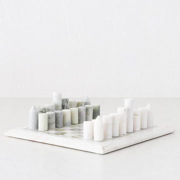 GAMBIT MARBLE CHESS SET  |  GREEN + WHITE MARBLE