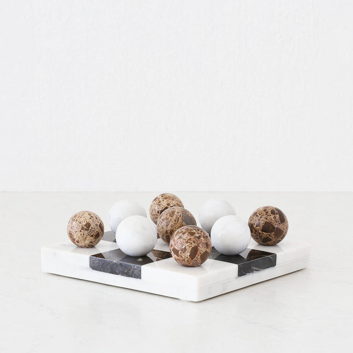 GIOCO MARBLE TIC TAC TOE GAME  |  FAWN + BLACK + WHITE MARBLE