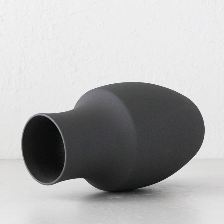 GOLETA CERAMIC VASE | 31CM | ANTHRACITE CERAMIC