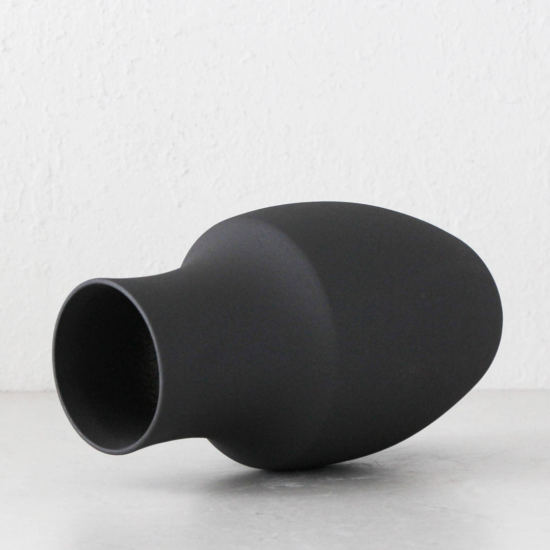 GOLETA CERAMIC VASE  |  31CM  |  ANTHRACITE CERAMIC