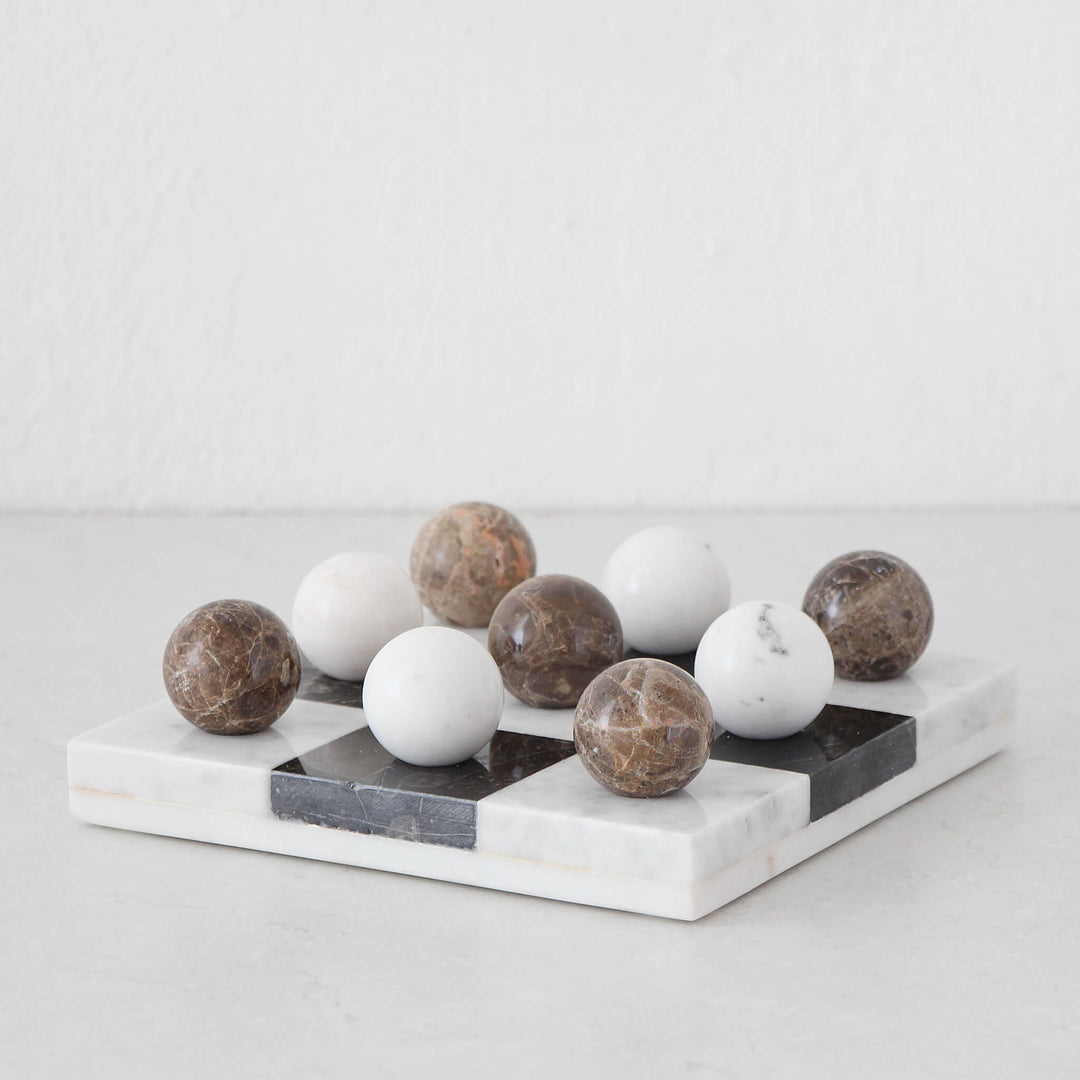 GIOCO MARBLE TIC TAC TOE GAME  |  FAWN + BLACK + WHITE MARBLE