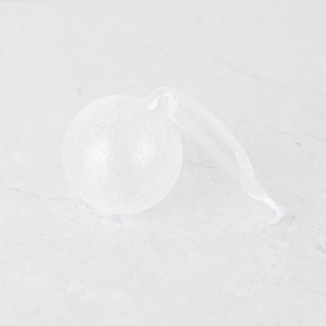 GLASS BAUBLE DECORATION  |  MEDIUM  |  CLOSE UP