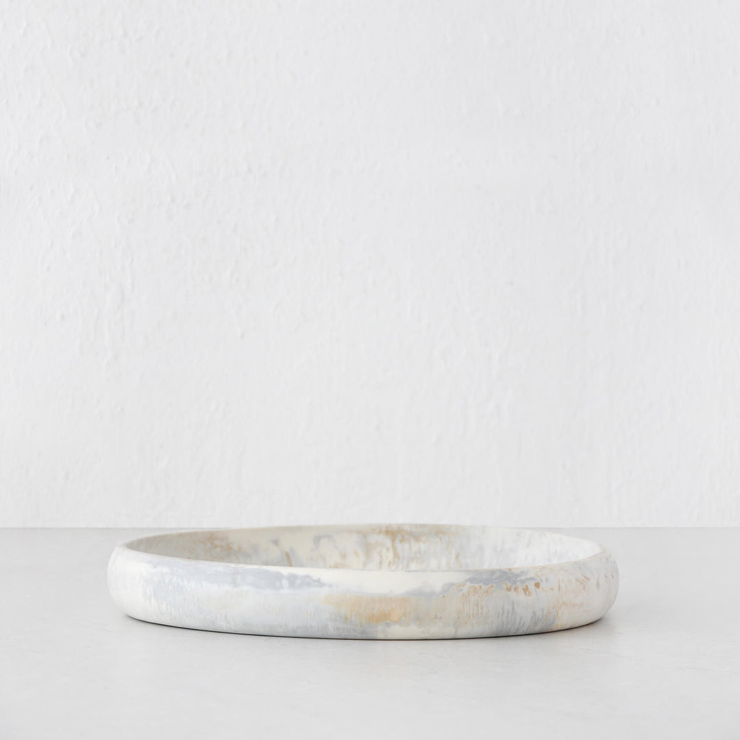 HADLEY OVAL RESIN SERVING TRAY |  MEDIUM  |  MARBLED STEEL + SAND