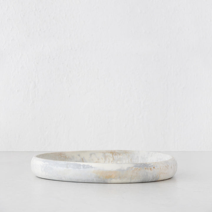 HADLEY OVAL RESIN SERVING TRAY |  MEDIUM  |  MARBLED STEEL + SAND