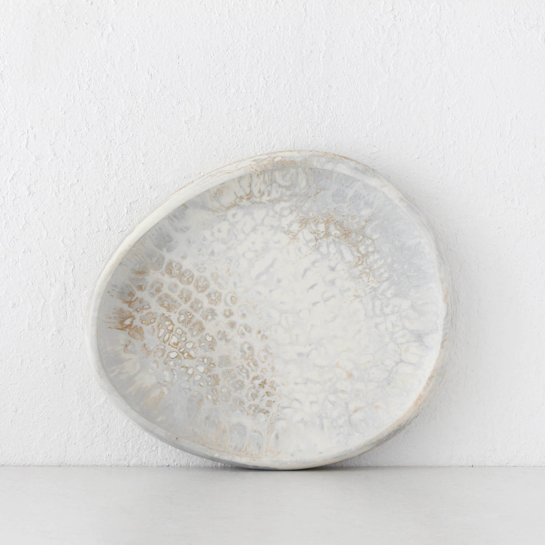 HADLEY OVAL RESIN SERVING TRAY |  MEDIUM  |  MARBLED STEEL + SAND