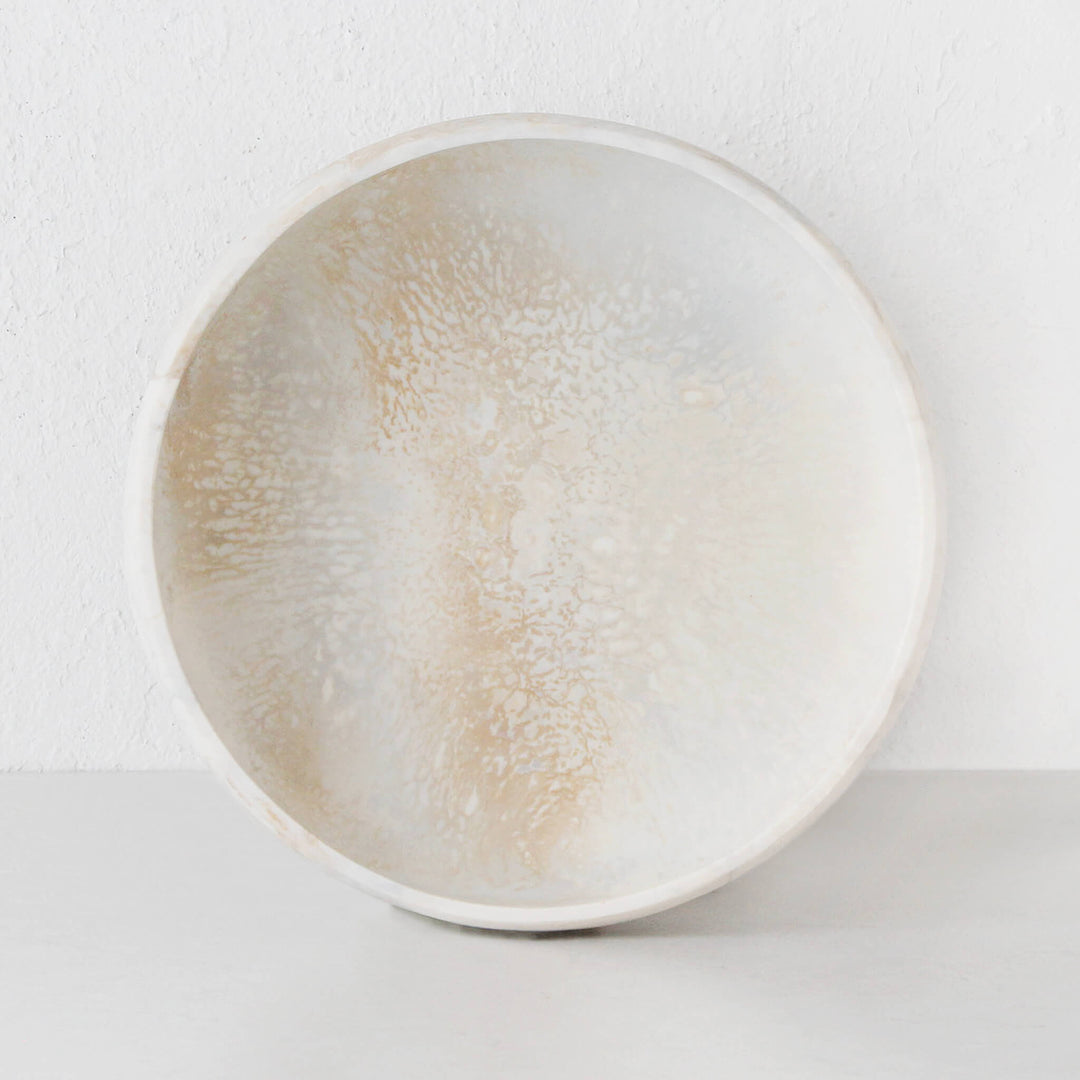 HADLEY RESIN SHALLOW BOWL  |  MEDIUM 37CM |  MARBLED STEEL + SAND