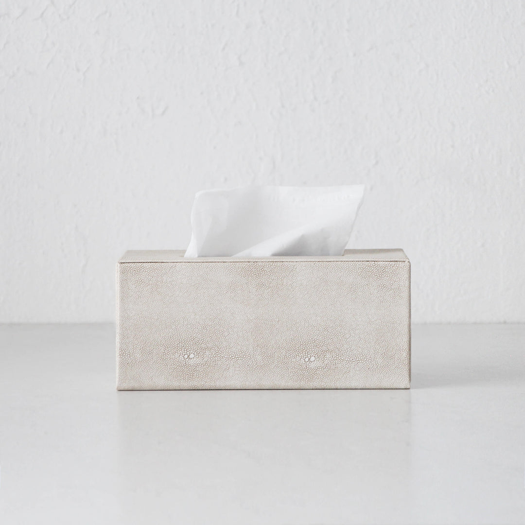 HUNTER SNAKE RECTANGLE TISSUE BOX COVER   |  SARAHA OFF WHITE