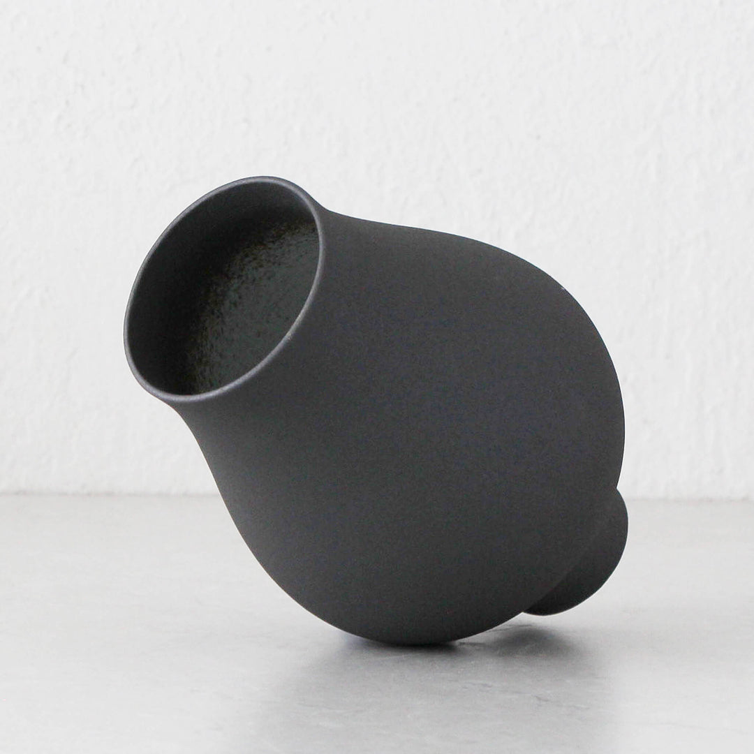 ISLES CERAMIC VASE | 24CM | ANTHRACITE CERAMIC