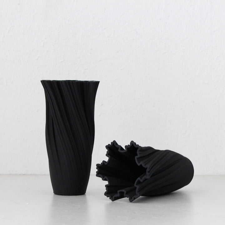 IVY VASE 24CM | MATTE BLACK | INSIDE