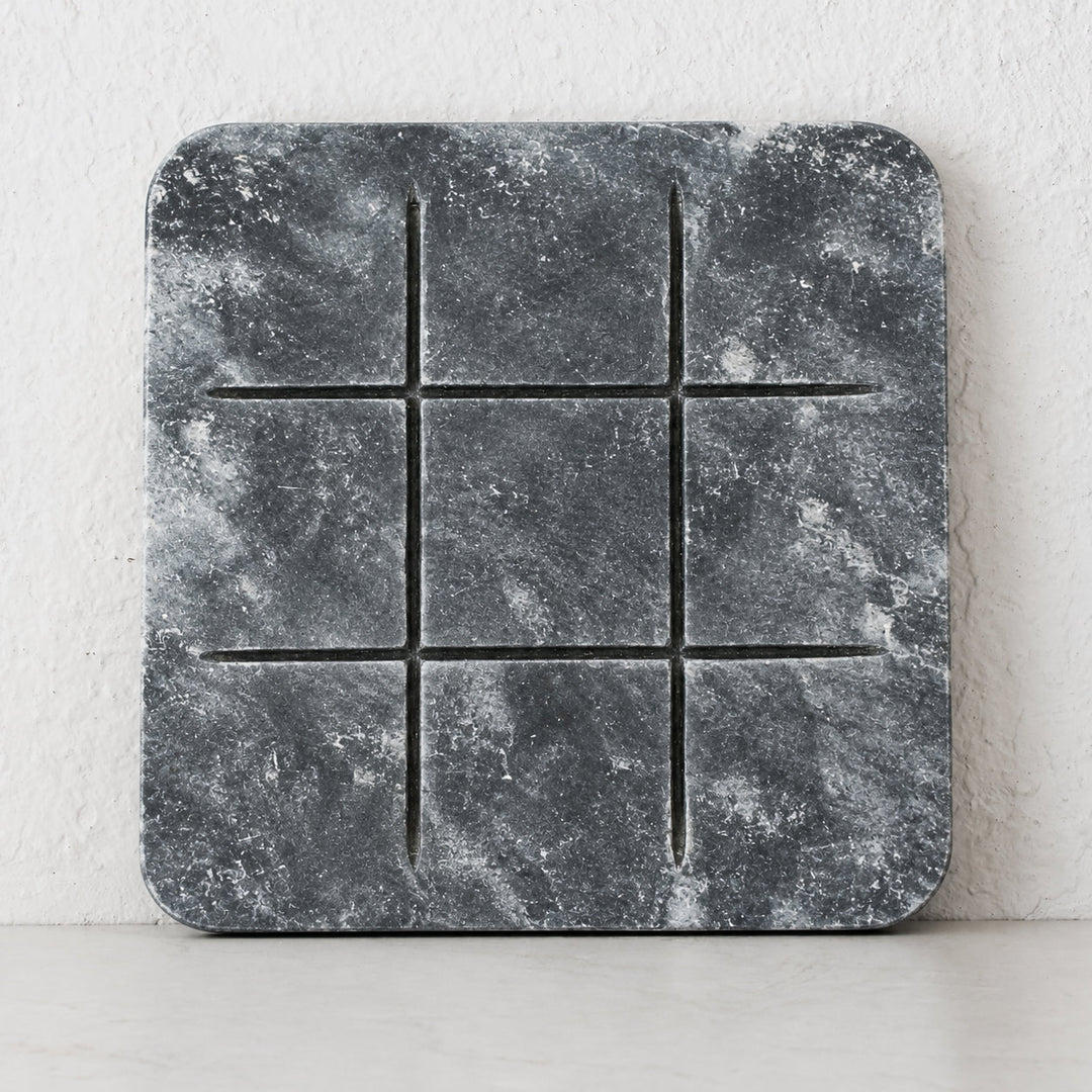 JUEGO MARBLE TIC TAC TOE GAME  |  CHARCOAL + WHITE MARBLE