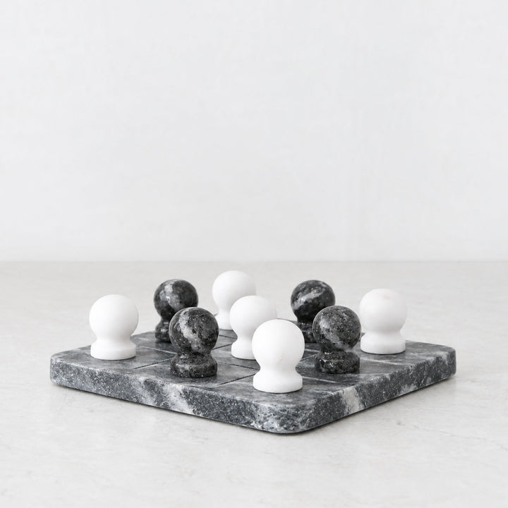 JUEGO MARBLE TIC TAC TOE GAME  |  CHARCOAL + WHITE MARBLE