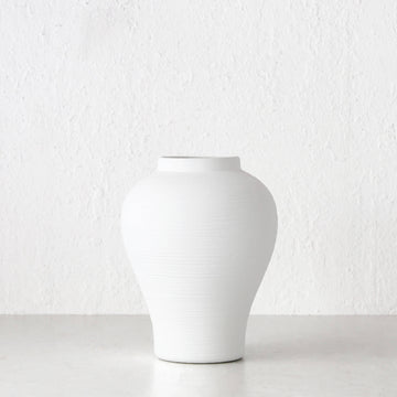 LIVING BY DESIGN EXCLUSIVE  |  KHOLM CERAMIC VASE  |  MEDIUM  |  NATURAL WHITE CERAMIC