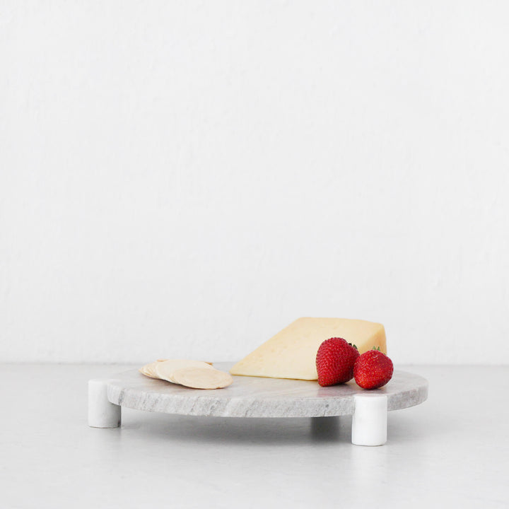 KITSON ROUND FOOTED BOARD | WHITE + BEIGE MARBLE