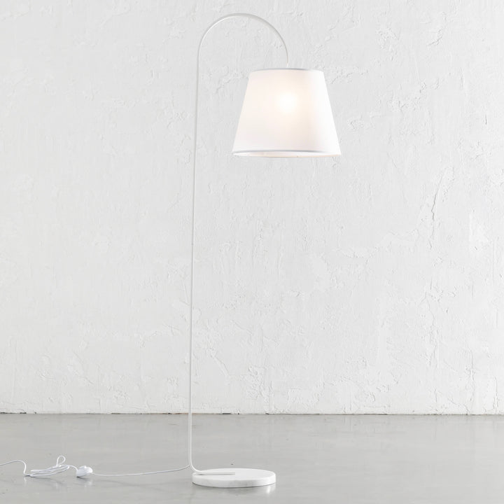 LACRES CURVED MATTE WHITE FLOOR LAMP  |  WHITE MARBLE  |  WHITE LINEN SHADE