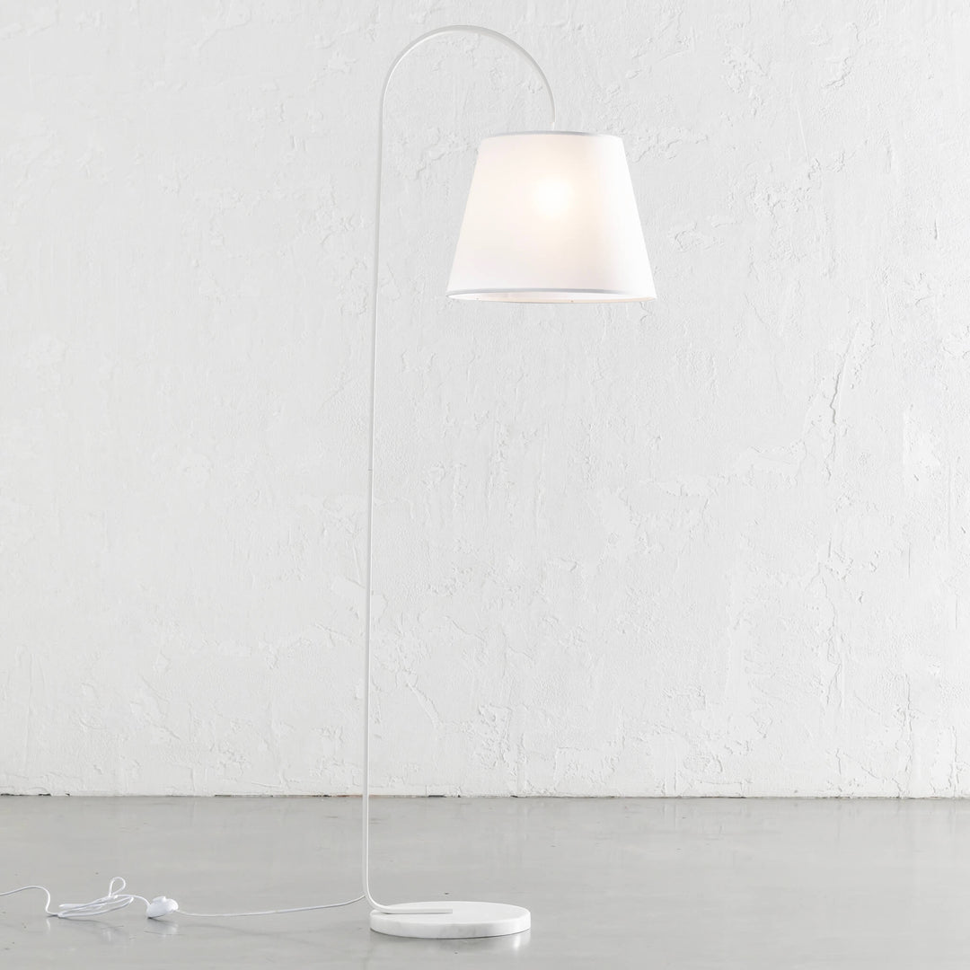 LACRES CURVED MATTE WHITE FLOOR LAMP  |  WHITE MARBLE  |  WHITE LINEN SHADE