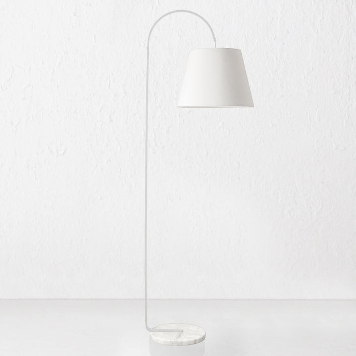 LACRES CURVED MATTE WHITE FLOOR LAMP  |  WHITE MARBLE  |  WHITE LINEN SHADE