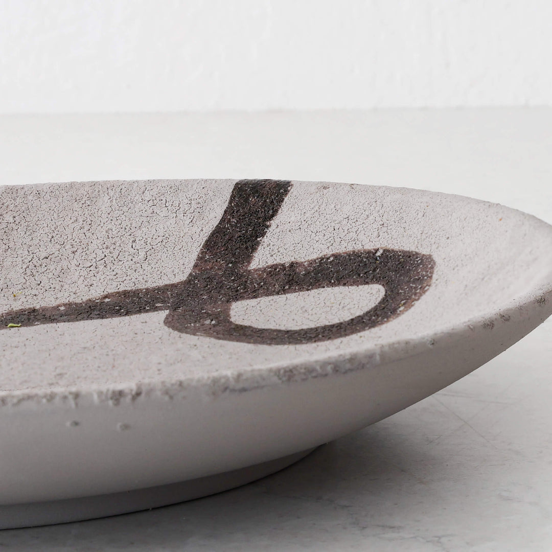 LAVATO HAND PAINTED CERAMIC WALL PLATE  |  34CM