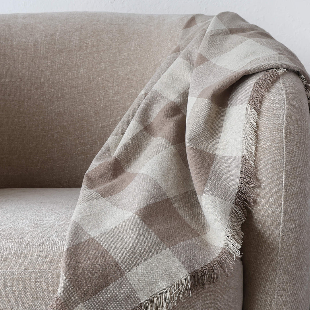 LA ROUVIERE CHECK LINEN THROW  |  170X130CM  |  NATURAL + TAUPE CHECK