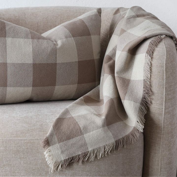 LA ROUVIERE CHECK LINEN THROW  |  170X130CM  |  NATURAL + TAUPE CHECK