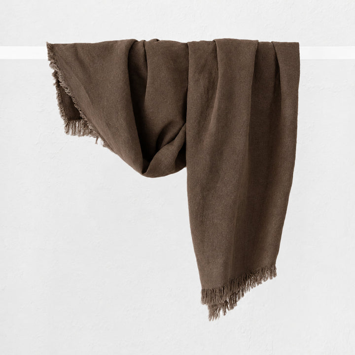 LBD EXCLUSIVE  |  FRENCH LINEN THROW  |  180X140CM  |  OAKWOOD BROWN