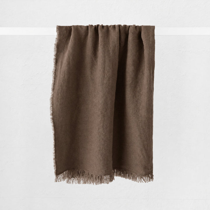 LBD EXCLUSIVE  |  FRENCH LINEN THROW  |  180X140CM  |  OAKWOOD BROWN